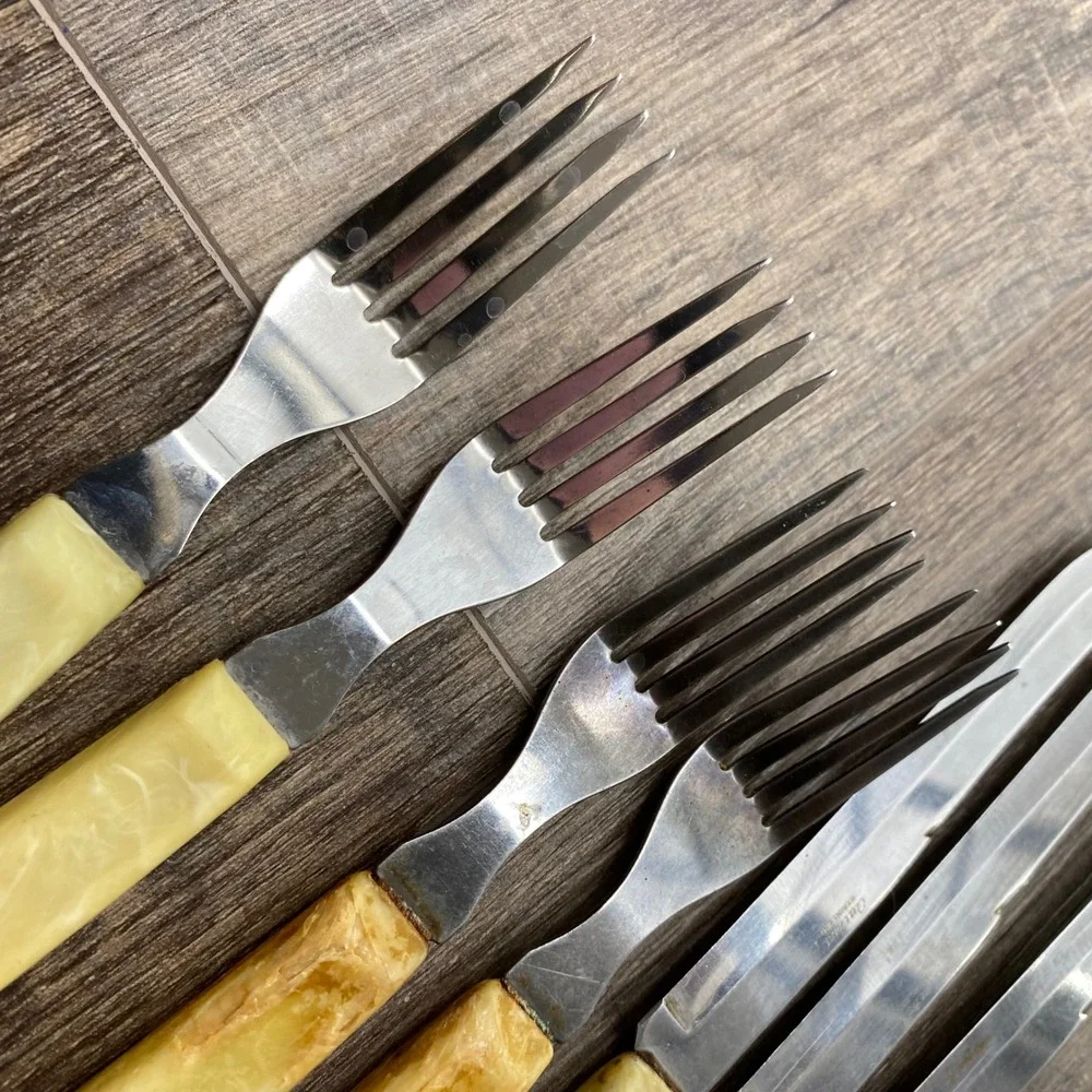 Vintage Quikut Stainless Flatware 7pc Set Marbled Cream Handles MCM USA‎